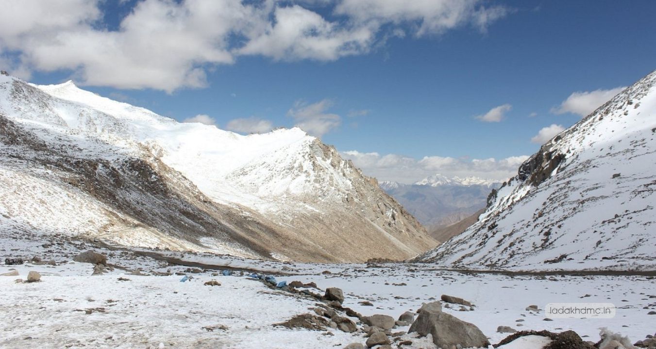Panoramic view of Chang La Pass with winding roads, mountain peaks, and Himalayan landscape in Ladakh