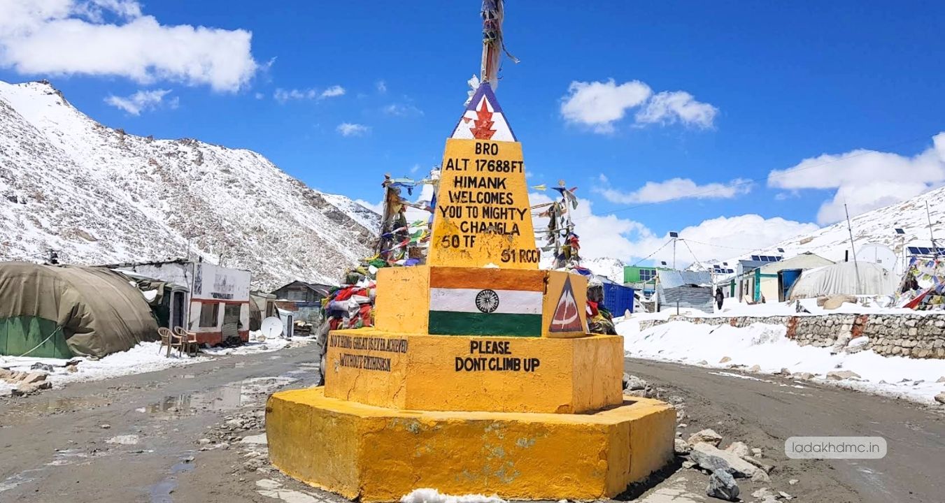 Chang La Pass - high-altitude pass near Leh