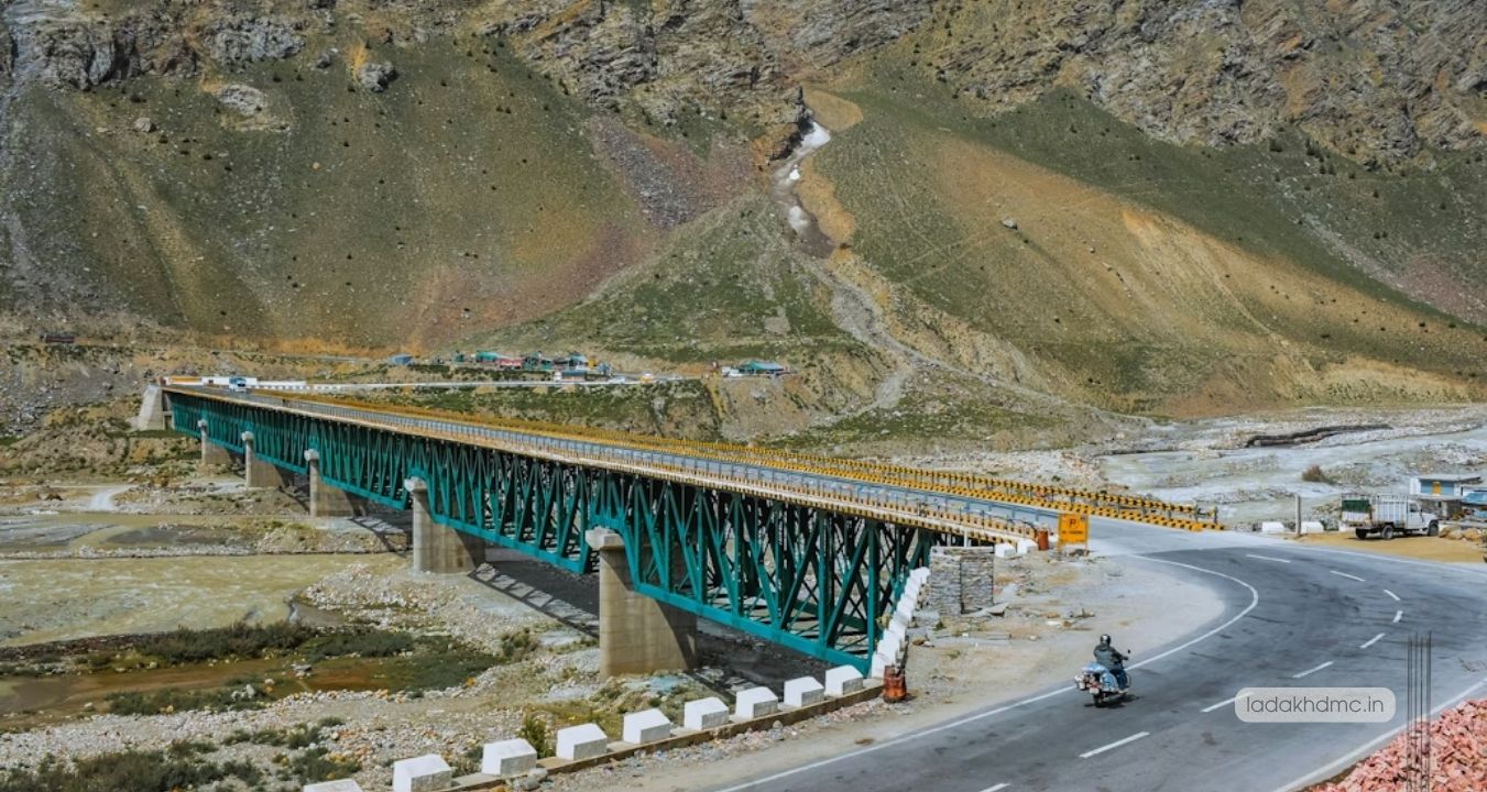 Road trip from Manali to Leh through high altitude mountain passes and scenic Himalayan landscapes