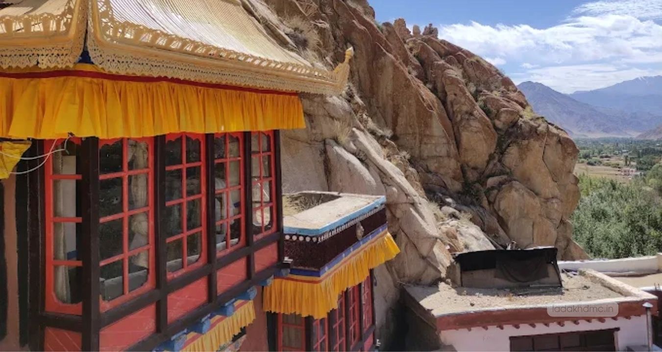 Thagthok Monastery - unique cave monastery blessed by Guru Padmasambhava