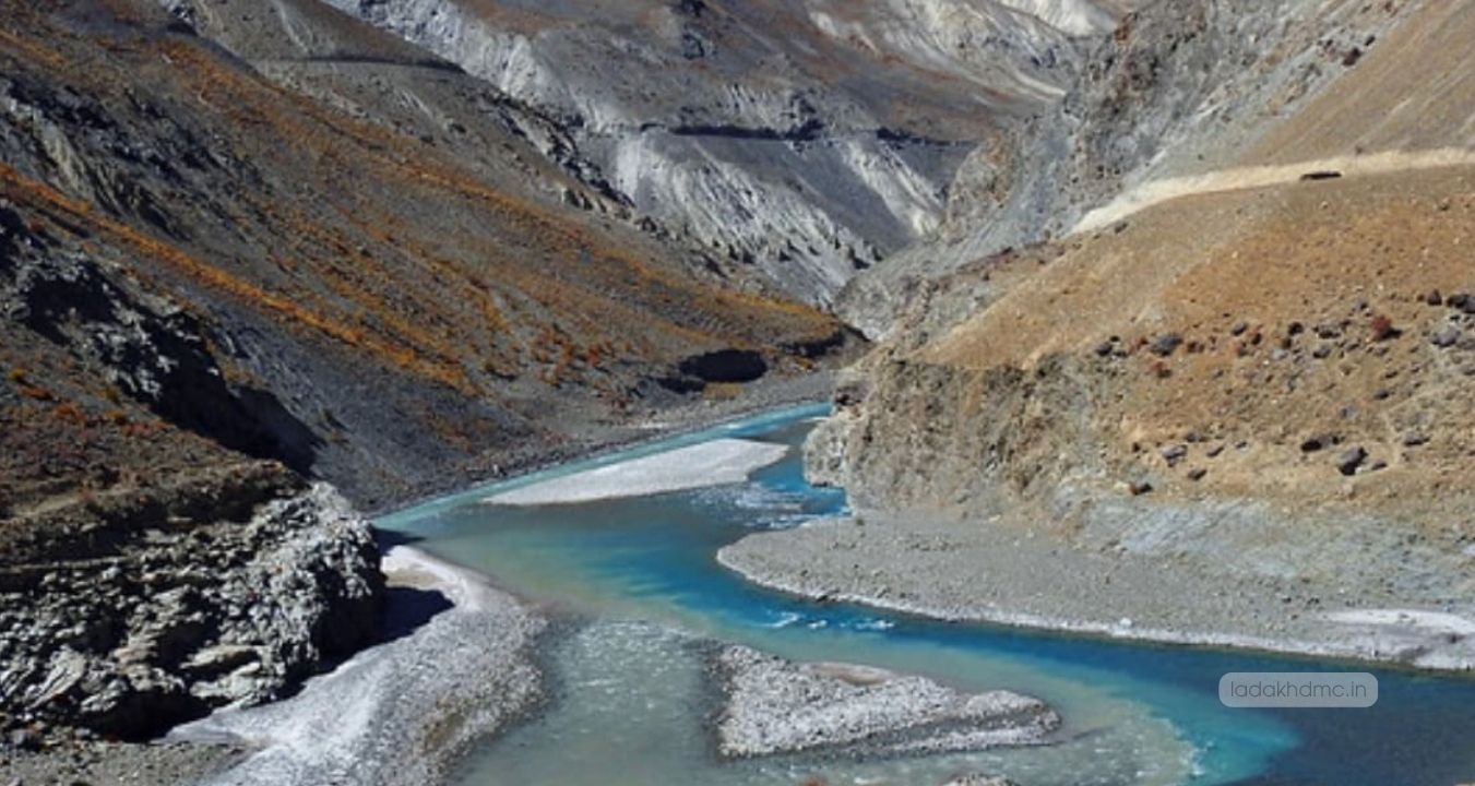Zanskar Valley - remote rugged valley with frozen river trek